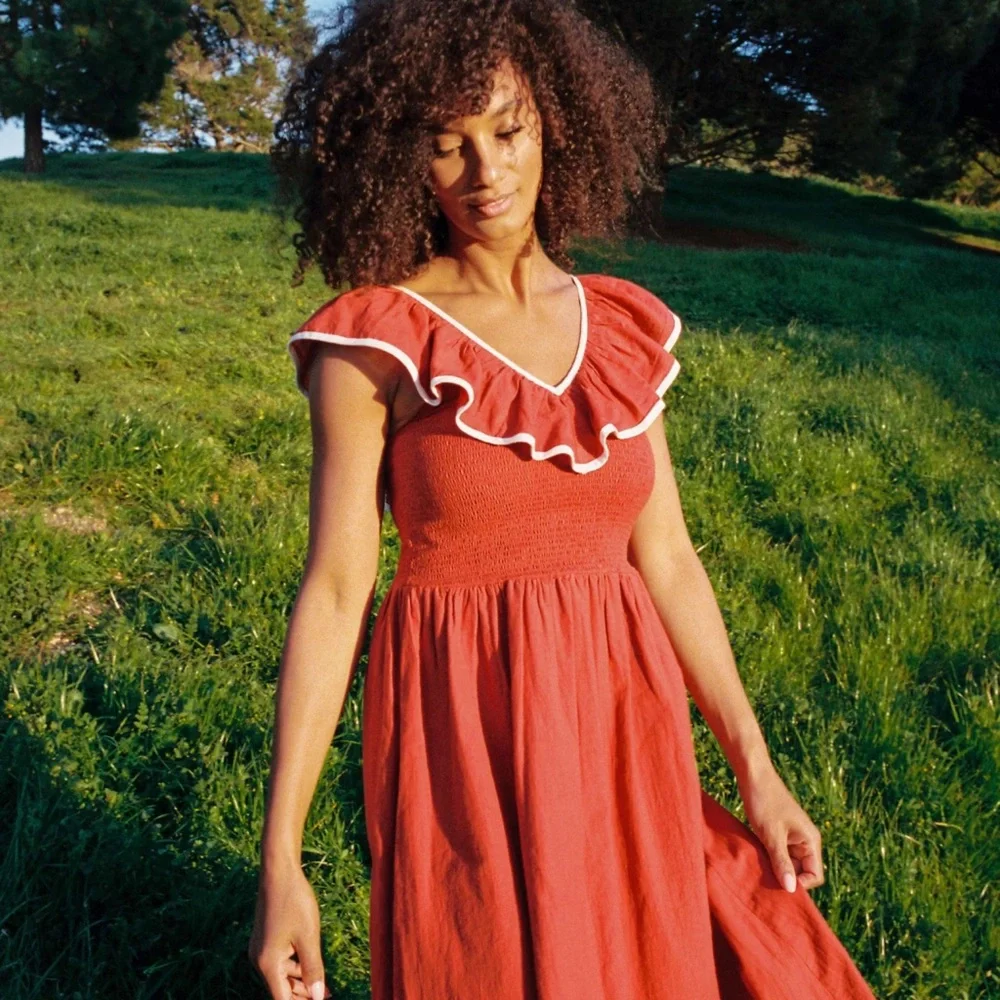 Elegant Red Ruffle Dress - Picture 3 of 6